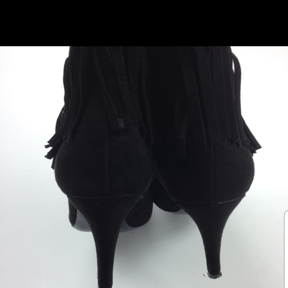Shoes - Picture 3 of 4